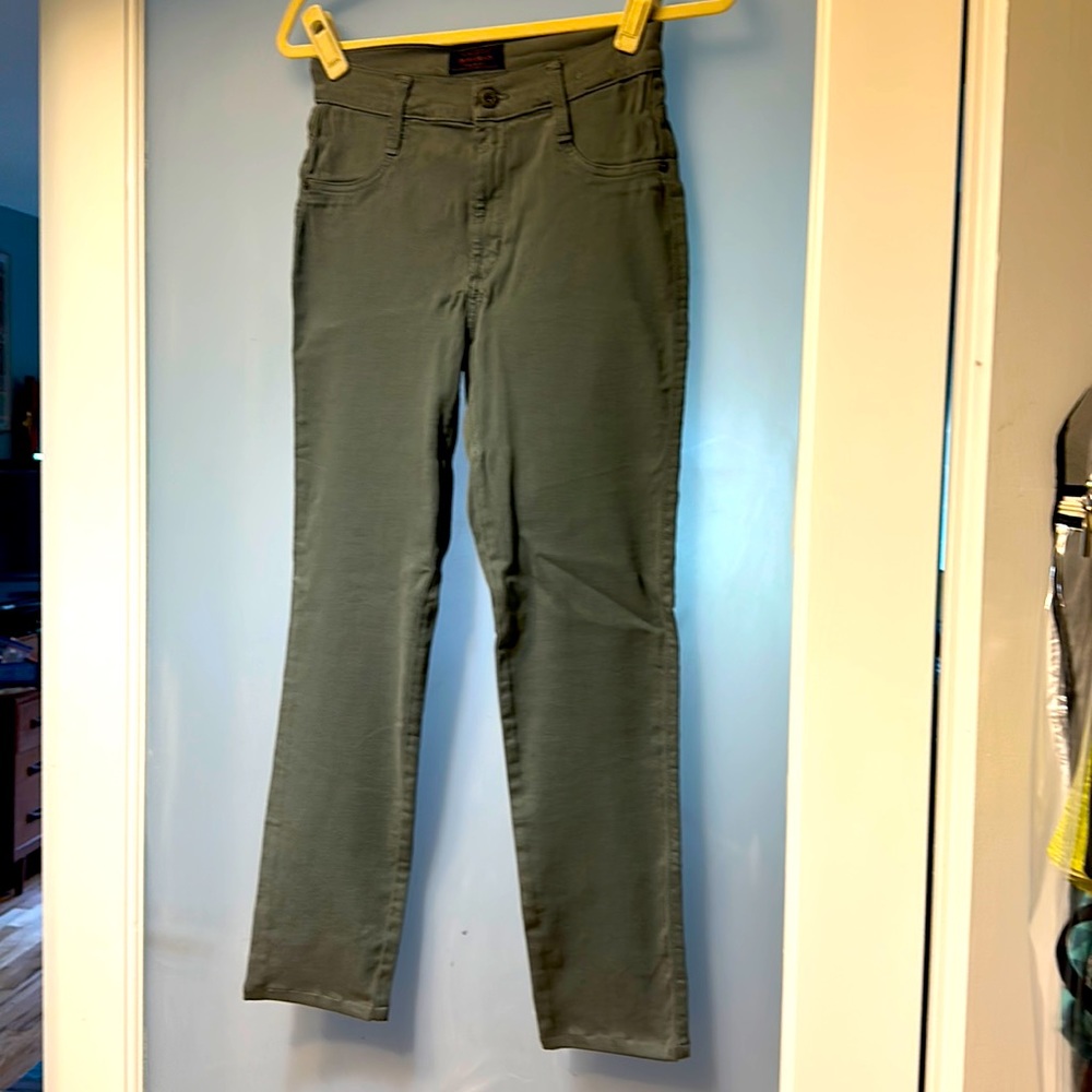 NWOT Twiggy High Class Skinny “Stonehenge” James Jeans Size 29